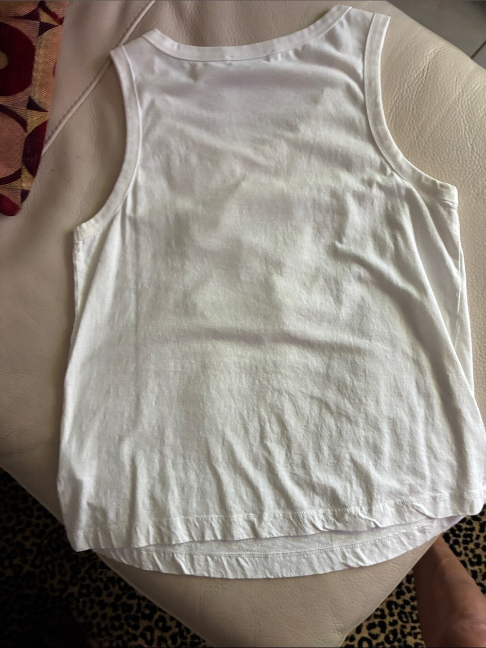 CHANEL authentic White Ribbon-Embellished CC Logo Tank - Picture 5 of 6